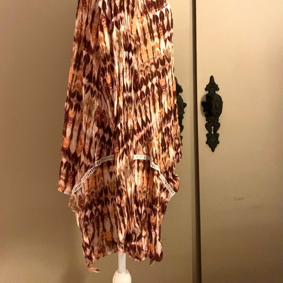 New Directions Peach Brown and Cream Patterned Blouse - Picture 3 of 6